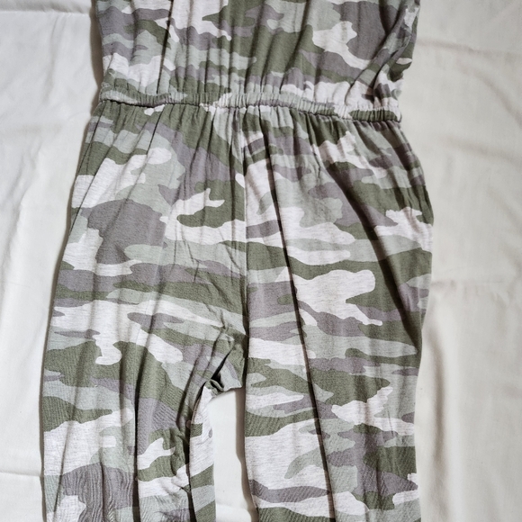 Aerie camo jumpsuit - Picture 3 of 11